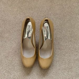 Michael Kors Tan Heels Size 6.5
